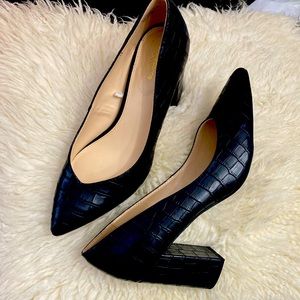 Liz Claiborne black block heel pump